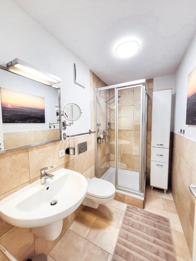 Zentrale Ferienwohnung In Aalen City Mit 4-Sternen Exteriör bild